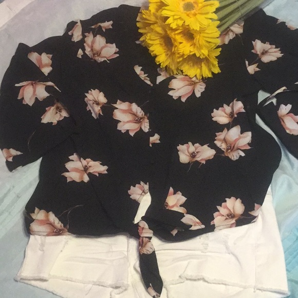 ❌DONATED❌Black Floral Front Tie Button Up V-neck Top - Picture 7 of 9